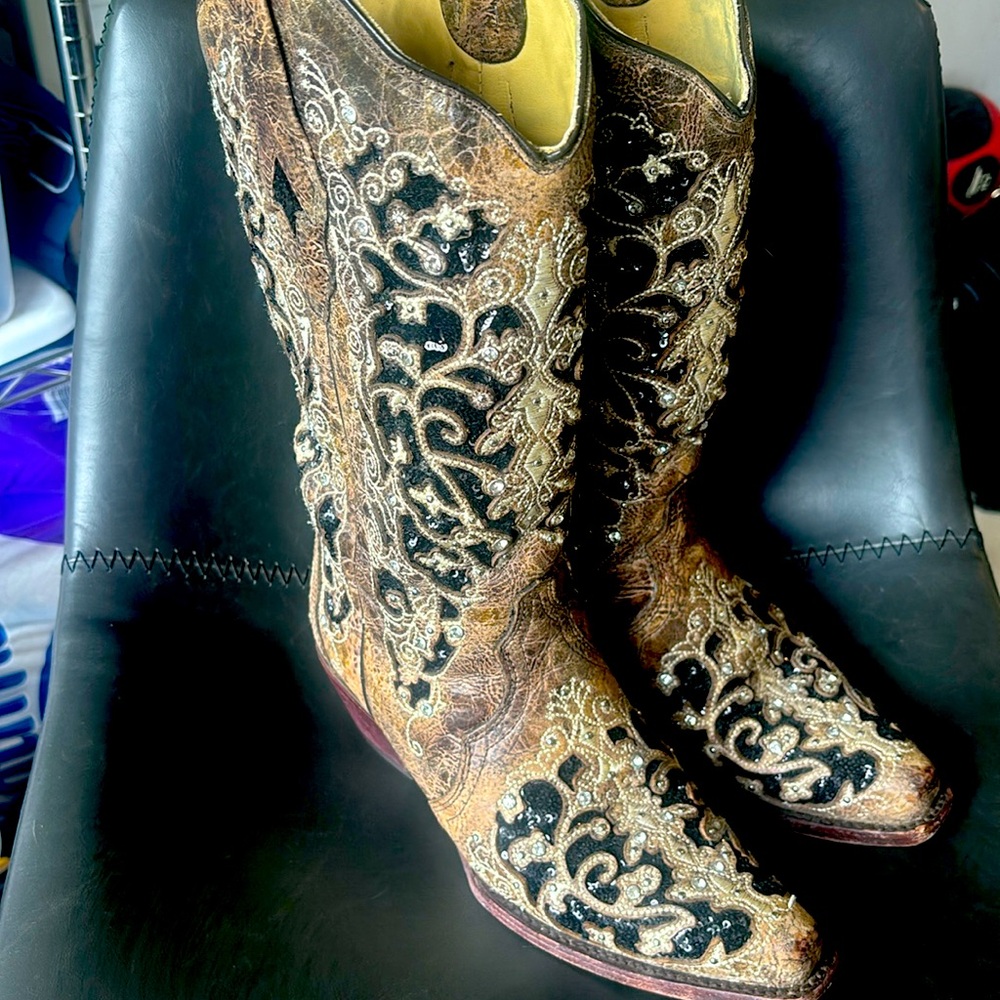Corral Boots size 8 sequined tan/black